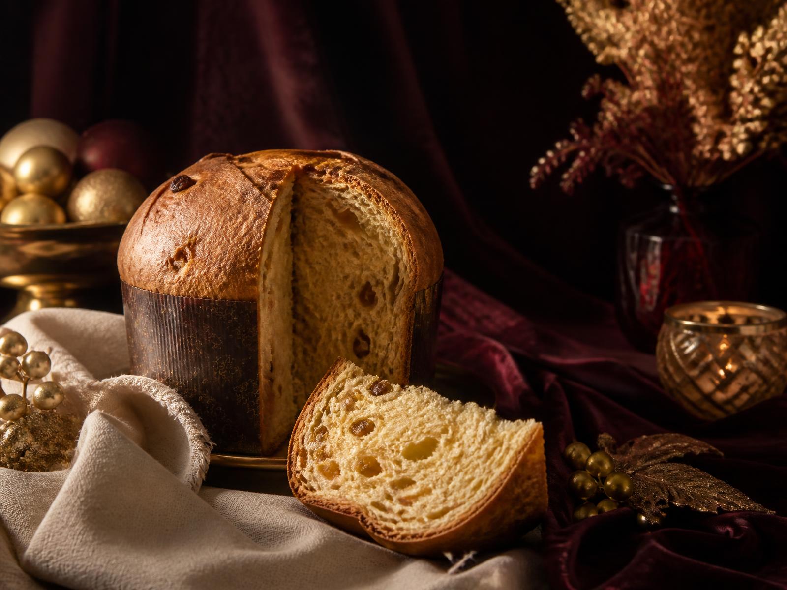 Panettone artigianale Empire su velluto borgogna